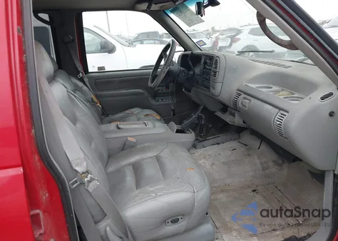 1995 Chevrolet Suburban K1500 из США, поврежденный, VIN 3GNFK16K3SG120464